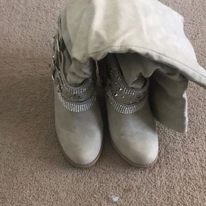 Boots 9.5